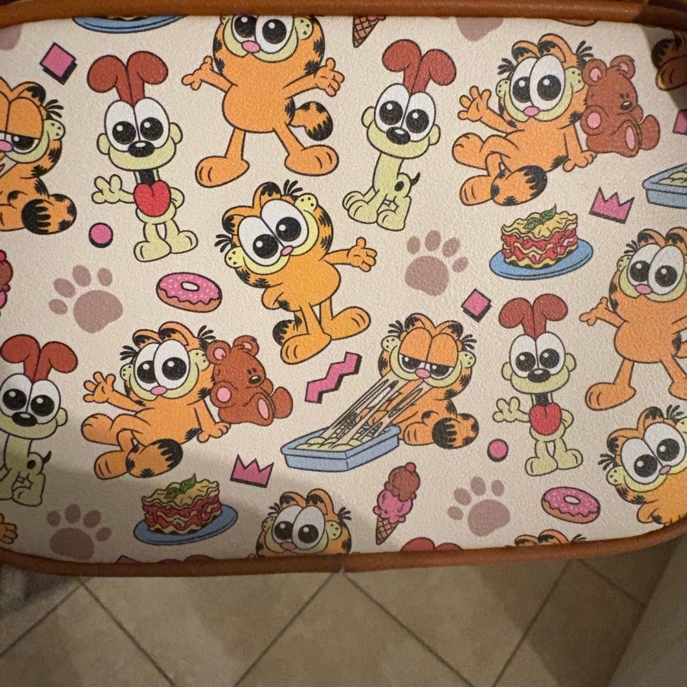 Loungefly Nickelodeon Crossbody Bag - Garfield - Picture 2 of 3